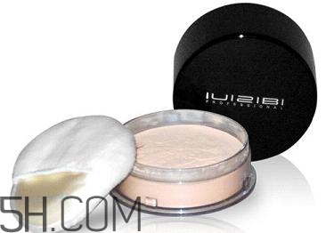 女生怎樣學(xué)會(huì)快速化妝？新手化妝需要的基本用品