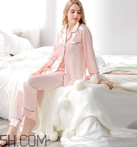 真絲衣服怎么洗不掉色？真絲衣服掉色怎么恢復(fù)？