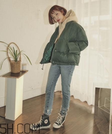 軍綠色羽絨服怎么搭配？軍綠色羽絨服搭配圖片
