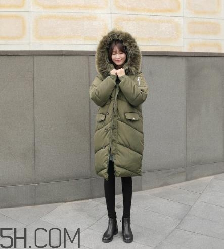軍綠色羽絨服怎么搭配？軍綠色羽絨服搭配圖片