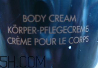 雅芳小黑裙香體乳怎么樣？雅芳小黑裙香體乳好用嗎？