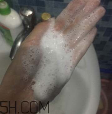 露得清綿密洗面奶怎么樣？露得清綿密洗面奶好用嗎？
