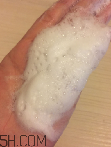 露得清綿密洗面奶怎么樣？露得清綿密洗面奶好用嗎？