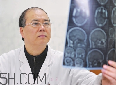 哪些原因可以導(dǎo)致腦死亡？腦死亡和植物人有什么區(qū)別