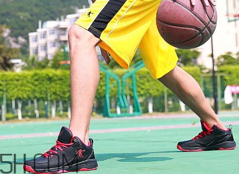 籃球鞋高幫好還是低幫好？籃球鞋高幫和低幫的區(qū)別