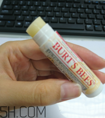 小蜜蜂細(xì)致修護唇膏怎么樣？好用嗎？
