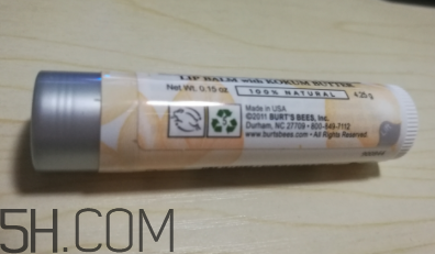 小蜜蜂細(xì)致修護(hù)唇膏很油嗎？夏天用合適嗎？