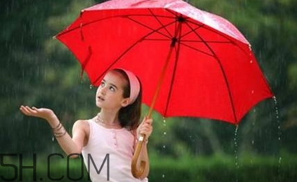 女生說記得帶傘什么意思？女生說雨傘什么意思？