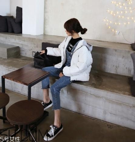 白色羽絨服怎么搭配？白色羽絨服搭配圖片