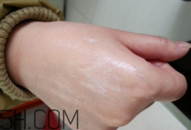 御泥坊黑玫瑰潔面乳怎么樣？御泥坊黑玫瑰潔面乳好用嗎？