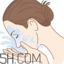 怎么用卸妝油不傷皮膚？卸妝油使用注意事項