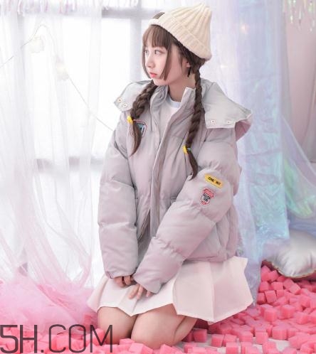 面包服是羽絨服嗎？面包服和羽絨服的區(qū)別
