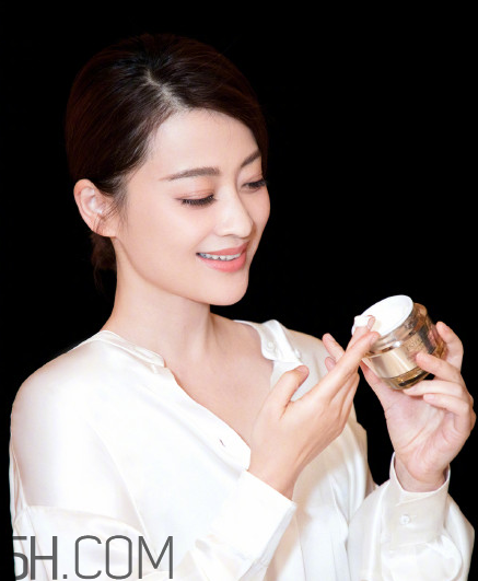 蘭蔻和雅詩(shī)蘭黛哪個(gè)好用？雅詩(shī)蘭黛萬(wàn)能面霜測(cè)評(píng)