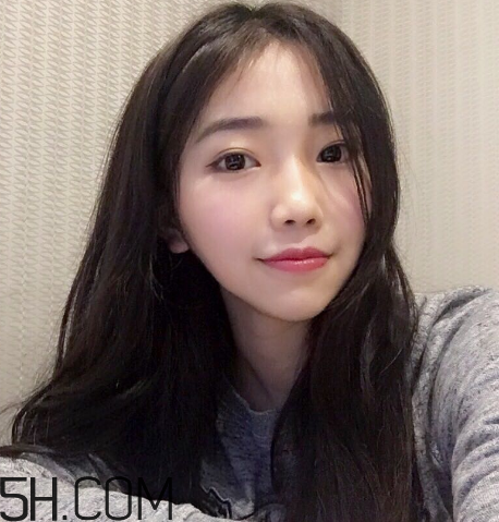 雅詩蘭黛和迪奧口紅哪個好用？雅詩蘭黛傾慕420口紅怎么樣？