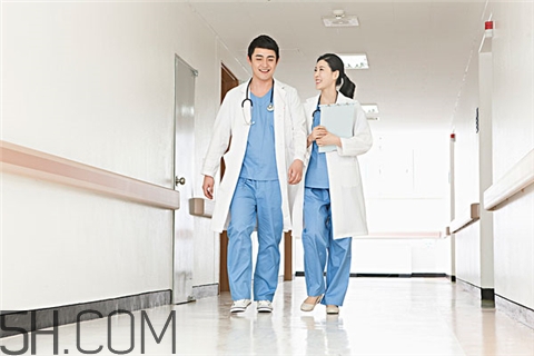 牙周炎跟腎虛有關(guān)系嗎？牙周炎跟上火有關(guān)系嗎？