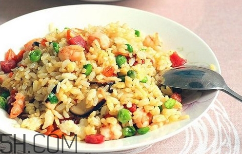 蛋炒飯什么時候放蛋？蛋炒飯什么時候放鹽