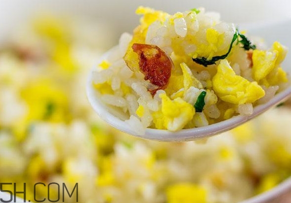 蛋炒飯和揚(yáng)州炒飯有什么區(qū)別？蛋炒飯是發(fā)物嗎