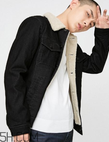 燈芯絨衣服會(huì)縮水嗎？燈芯絨衣服粘毛嗎？