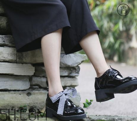 漆皮皮鞋起皮怎么處理？鞋子漆皮掉了怎么辦？