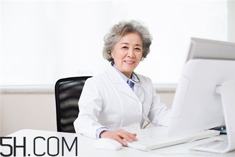 骨折用紅外線烤燈嗎？骨折做什么手術(shù)？