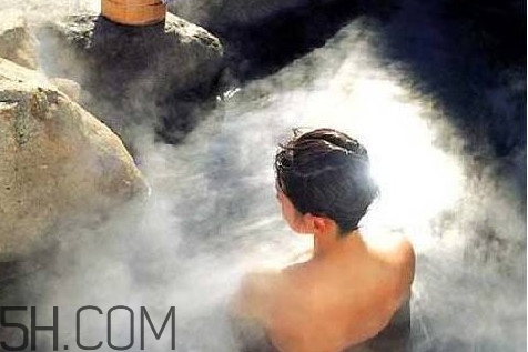 什么情況下不能泡溫泉？女人泡溫泉要注意什么