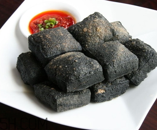 炸臭豆腐的汁怎么調(diào)？正宗臭豆腐制作方法