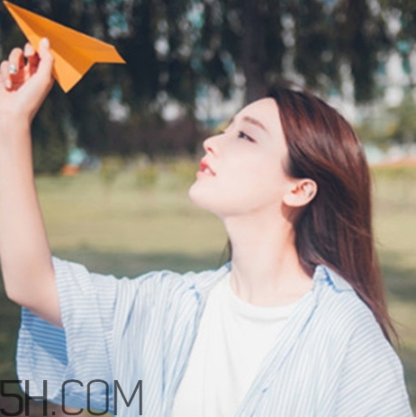 女人說失眠暗示什么？女生說失眠怎么回答