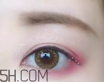 草莓紅口紅適合黃皮嗎？草莓紅口紅顯白嗎？