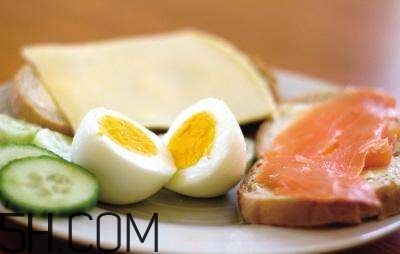 人為什么會(huì)掉發(fā)？怎么防止掉發(fā)？