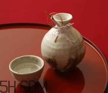 什么時(shí)候喝藥酒比較好？喝藥酒有什么禁忌？