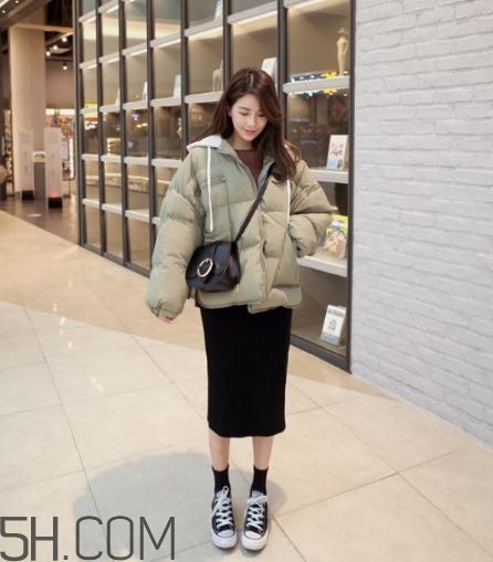棉服配裙子好看嗎？棉衣配什么裙子好？