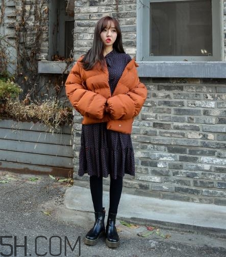 棉服配裙子好看嗎？棉衣配什么裙子好？