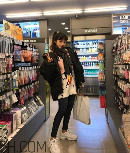 黑色面包服怎么搭配？黑色面包服搭配圖片