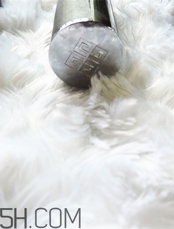紀(jì)梵希小羊皮304是什么顏色？紀(jì)梵希小羊皮滋潤嗎？