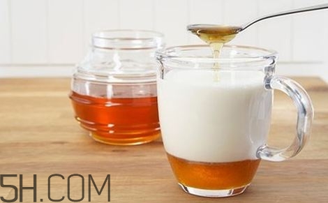 牛奶可以加蜂蜜嗎？蜂蜜加牛奶怎么樣？