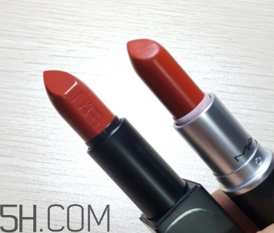 nars mona和mac chili顏色一樣嗎？nars mona和chili試色對(duì)比