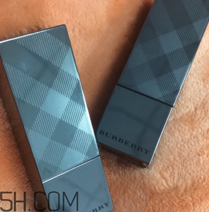 burberry口紅97和93哪個(gè)好看？burberry巴寶莉97和93對(duì)比