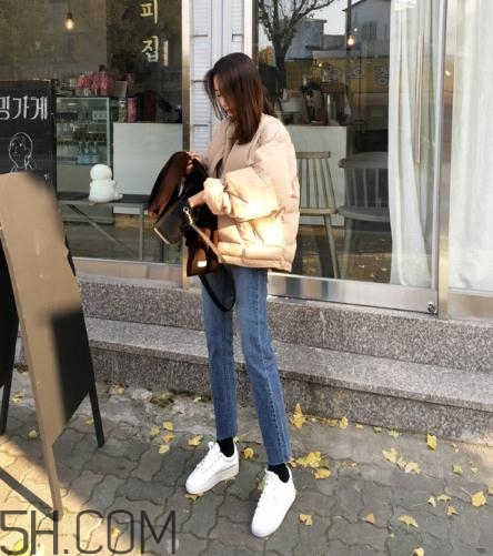 米色羽絨服怎么搭配？米色羽絨服搭配圖片