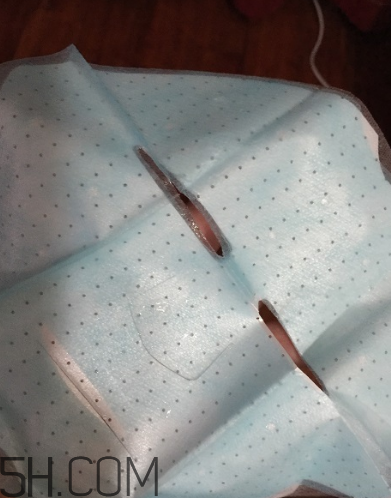 美膚寶面膜有熒光劑嗎？美膚寶面膜測評