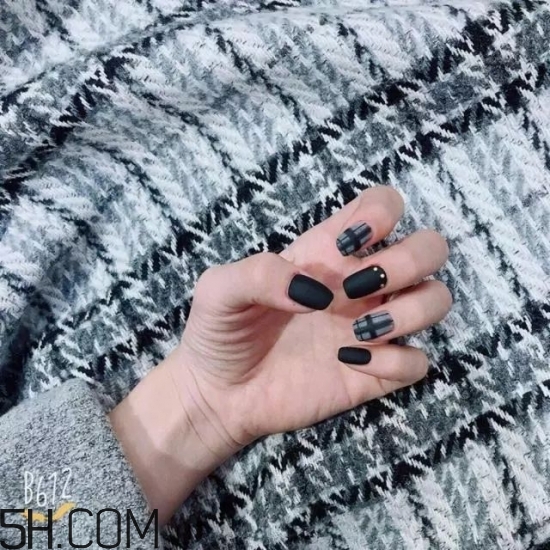 美甲涂什么顏色好看？2018冬天最美的韓式美甲