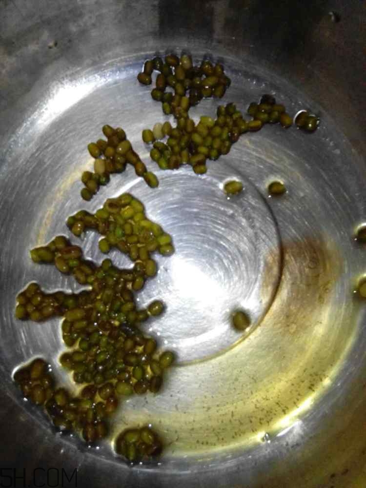 綠豆糕和香蕉能一起吃嗎？吃了綠豆糕還能吃香蕉嗎？