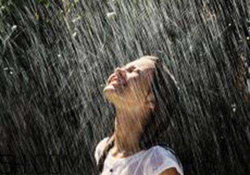 淋雨后會(huì)頭疼嗎？淋雨后頭疼怎么辦呢？