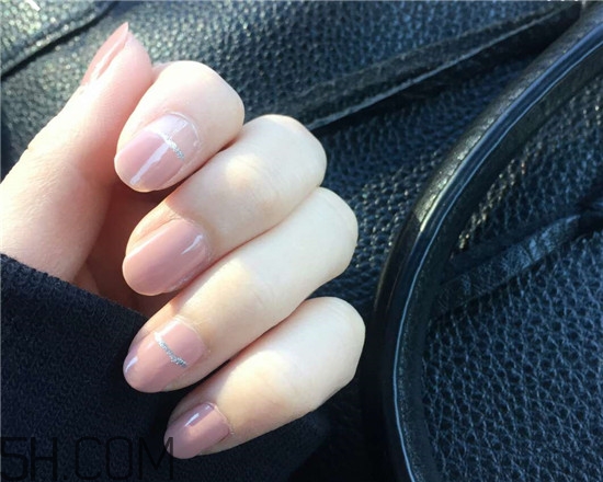 手指粗適合做什么美甲？美甲簡(jiǎn)單大方新款圖片