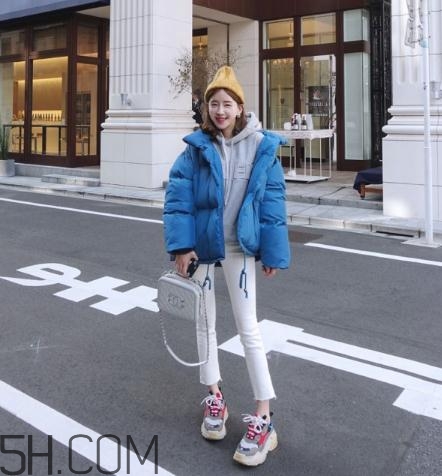 藍(lán)色棉襖配什么褲子？藍(lán)色棉服搭配褲子圖片
