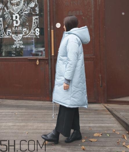 藍(lán)色棉襖配什么褲子？藍(lán)色棉服搭配褲子圖片