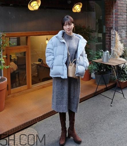 藍(lán)色棉襖配什么褲子？藍(lán)色棉服搭配褲子圖片