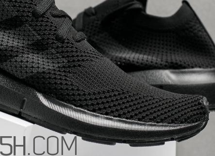 adidas swift run triple black配色在哪買_多少錢？