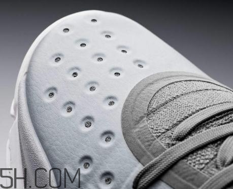 under armour curry 4 more buckets發(fā)售時間_多少錢？