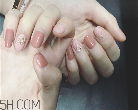 手指粗適合做什么美甲？美甲簡(jiǎn)單大方新款圖片