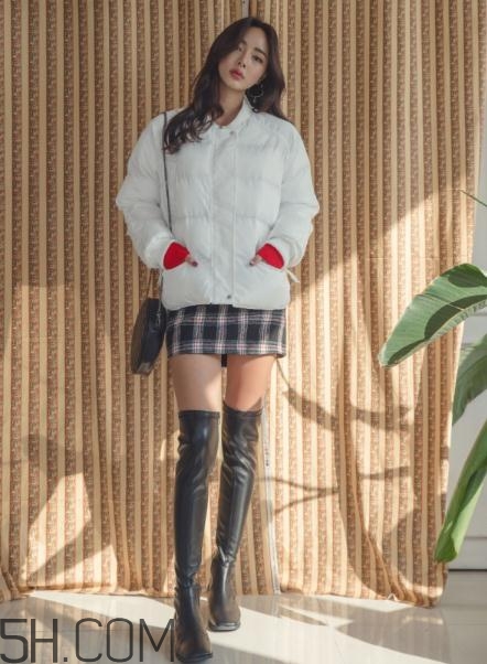 棉服搭配短裙好看嗎？棉襖搭配短裙圖片